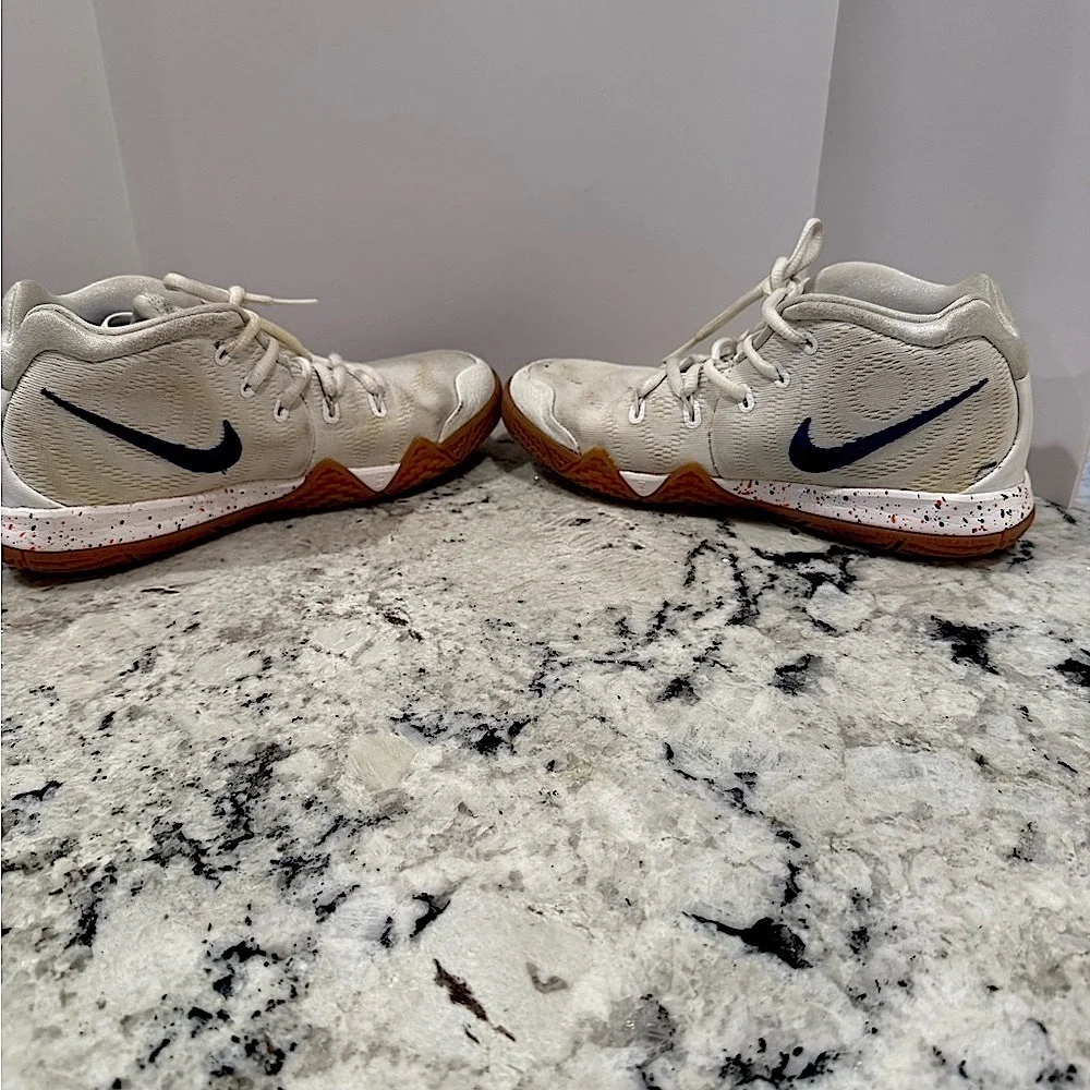 Nike Kids' Youth Kyrie 4 Basketball Shoes, Size: 3